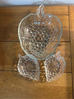 Indiana Glass Clear Grape Pattern Glass Serving Bowl Set